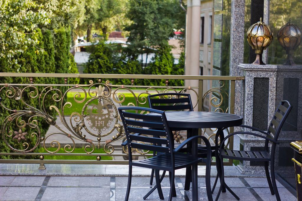 Plaza Hotel Bishkek Exterior photo